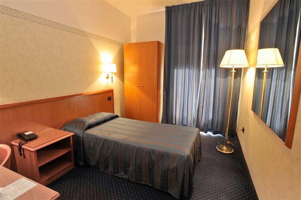 Hotel Montestella Salerno Esterno foto
